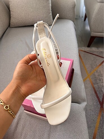 Beyaz topuklu ayakkabı - Görsel 8
