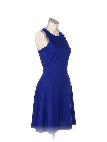 H&M H&M Kısa Elbise %70 İndirimli.