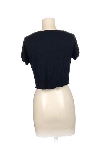 m Beden PreLoved T-shirt %70 İndirimli.