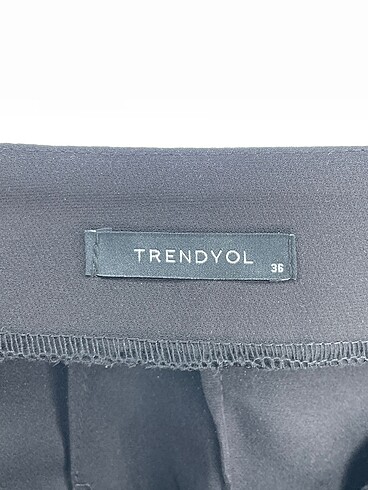36 Beden siyah Renk Trendyol & Milla Mini Şort %70 İndirimli.