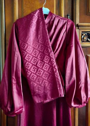 Bordo Uzun Saten Elbise Yüksek Yakalı - Görsel 3