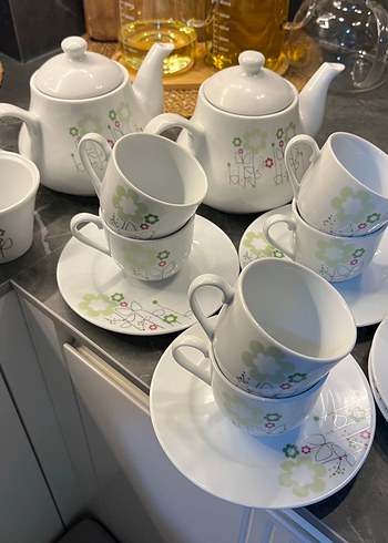 Beyaz Pastel Çiçek Desenli Çay Seti