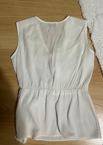 Beyaz Kolsuz V Yaka Kuşaklı Bluz - Görsel 4