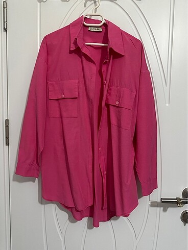 Pembe gömlek