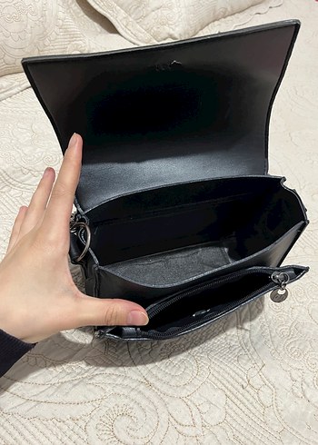 Zara Siyah Zincir Detaylı Deri Kadın Çanta - Görsel 2