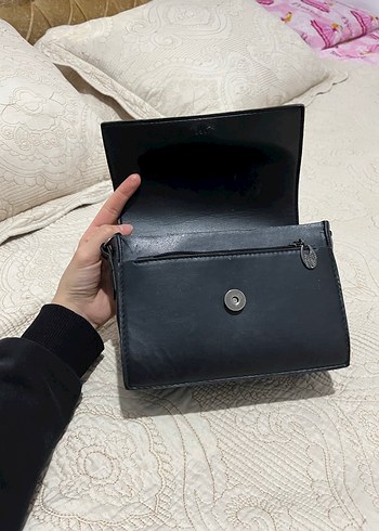 Zara Siyah Zincir Detaylı Deri Kadın Çanta - Görsel 3