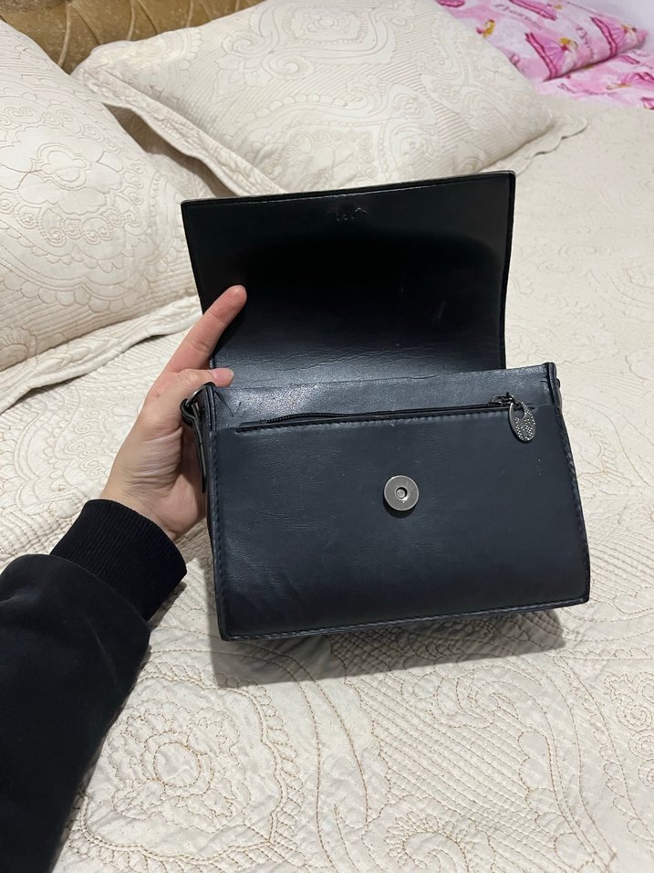 Zara Siyah Zincir Detaylı Deri Kadın Çanta - Görsel 3