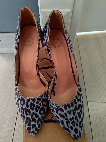 Leopar Detay Ayakkabı