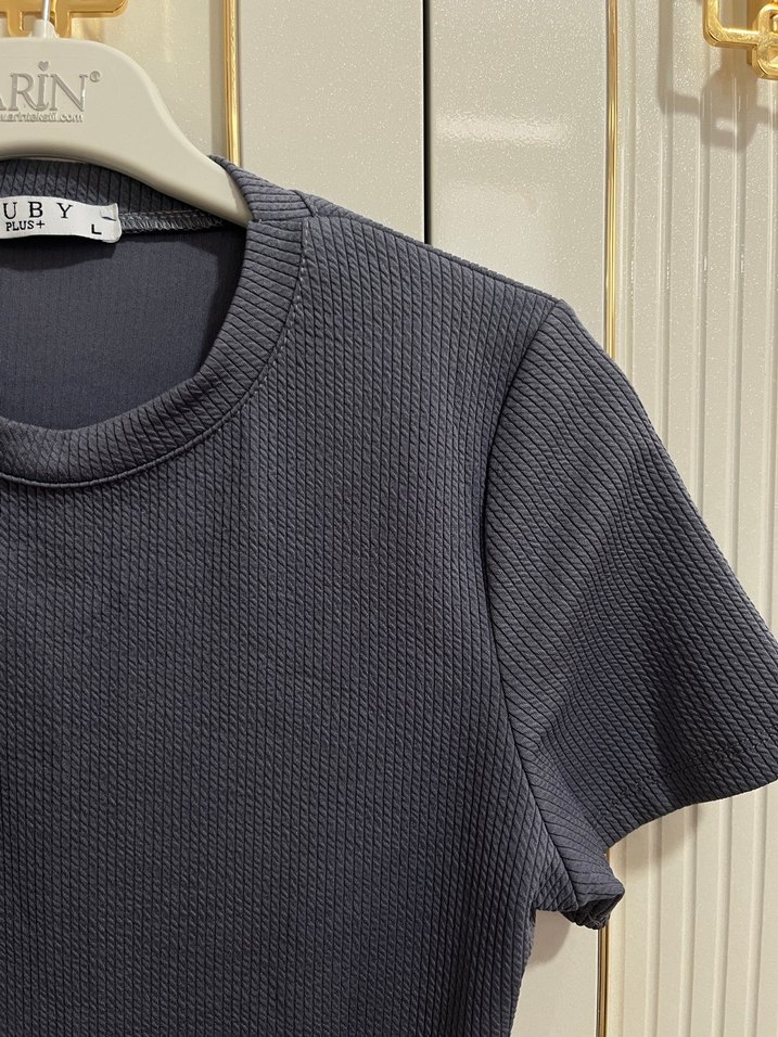 Gri Kısa Kollu Crop - Görsel 2