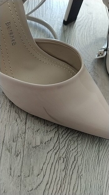 36 Beden ten rengi Renk Bershka parlak krem bağcıklı topuklu ayakkabı
