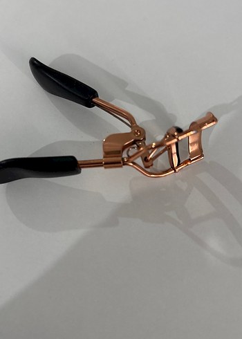 Koyu Bej Kirpik Kıvırıcı - Görsel 3