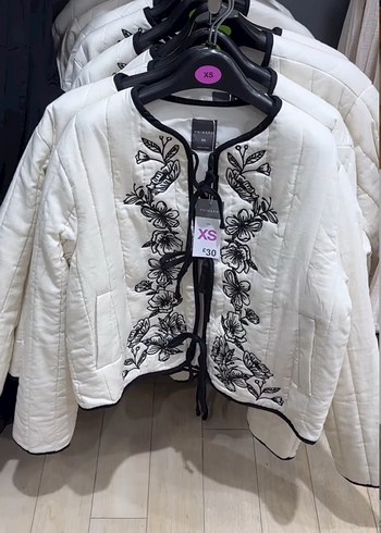 Primark Cicek İslemeli Kapitone Ceket