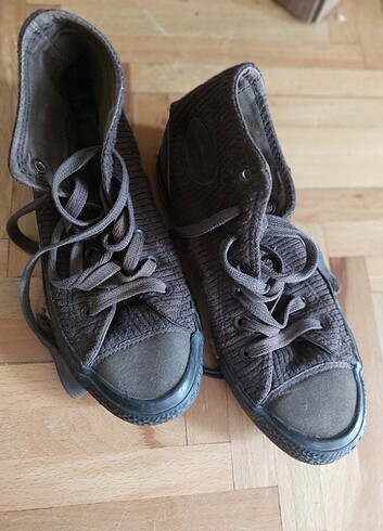 Kahverengi Converse