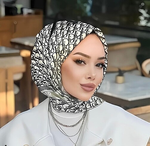 Dior Eşarp