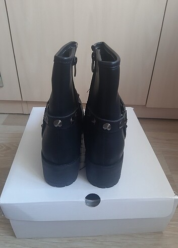 Deichmann Kadın bot