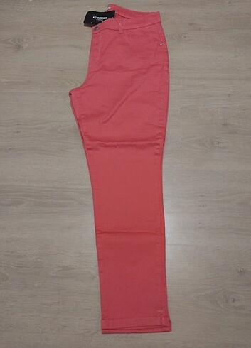 Pembe pantolon