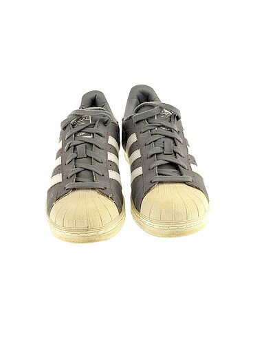 40 Beden Adidas Spor Ayakkabı %70 İndirimli.