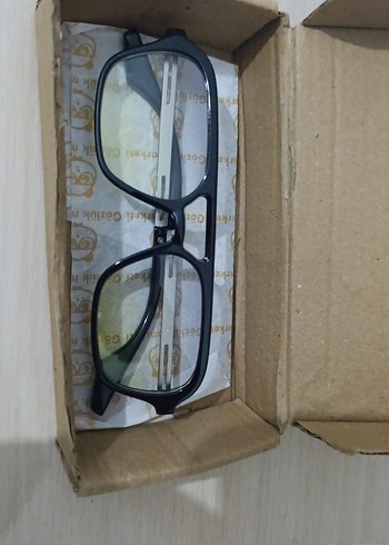 Şeffaf Siyah Kadın Gözlüğü - Görsel 3