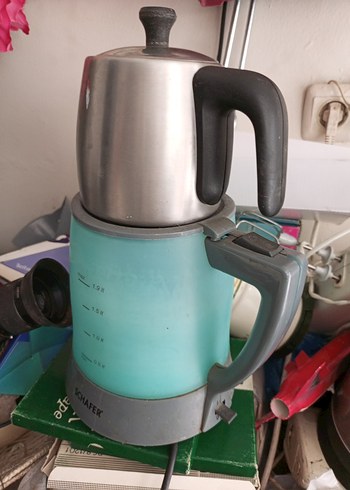 Turkuaz ve Gri Çay Makinesi
