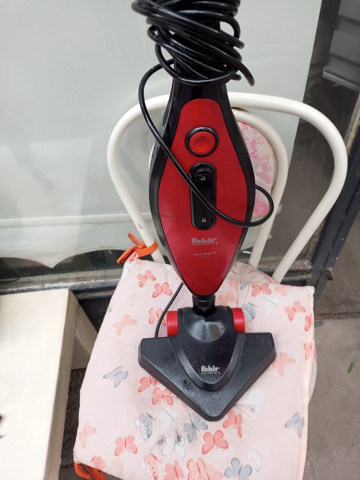 Kırmızı Renkli Elektrikli Süpürge - Görsel 3