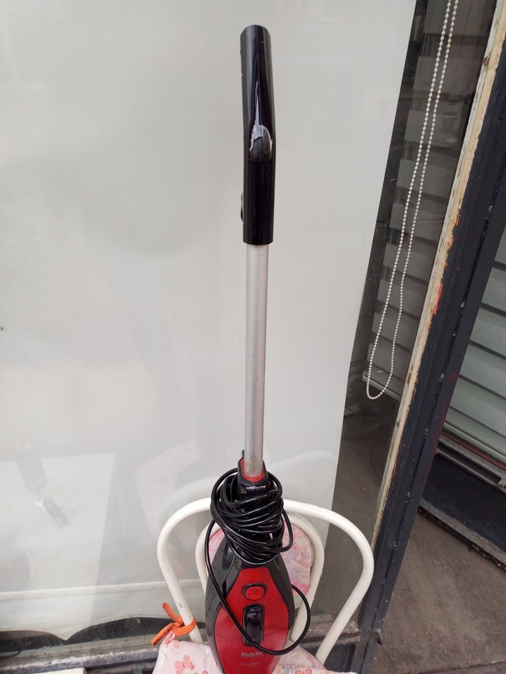 Kırmızı Renkli Elektrikli Süpürge - Görsel 5