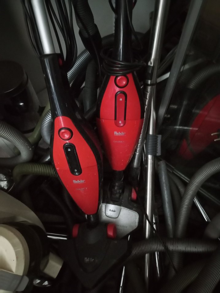 Kırmızı Renkli Elektrikli Süpürge adet 490 tl  - Görsel 2