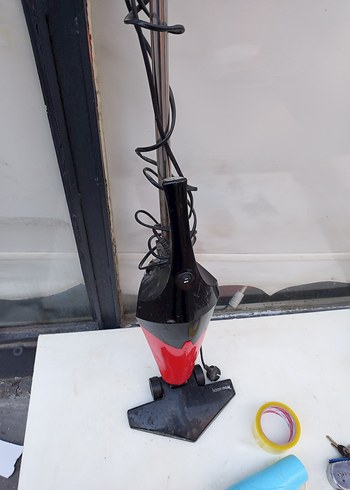 Kırmızı ve Siyah Dikey Elektrikli Süpürge - Görsel 4