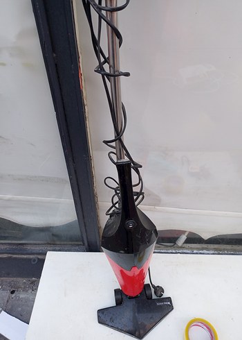 Kırmızı ve Siyah Dikey Elektrikli Süpürge - Görsel 3