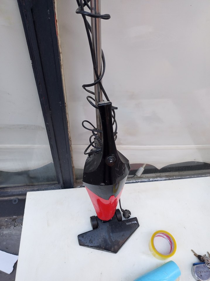 Kırmızı ve Siyah Dikey Elektrikli Süpürge - Görsel 4