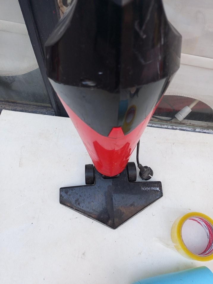 Kırmızı ve Siyah Dikey Elektrikli Süpürge - Görsel 2