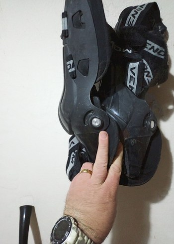 Kilitli Siyah Plastik Motosiklet Dizliği - Görsel 5