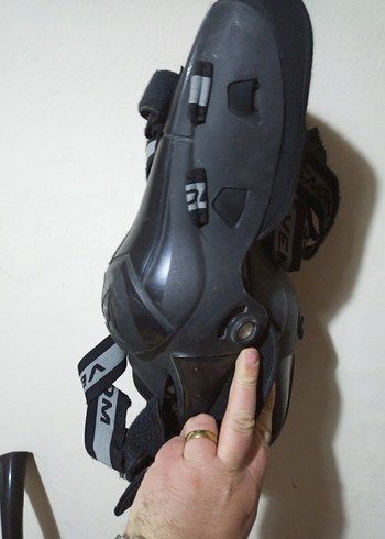 Kilitli Siyah Plastik Motosiklet Dizliği - Görsel 3