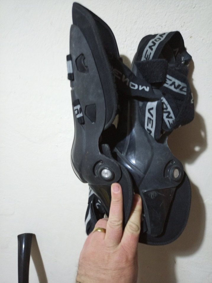 Kilitli Siyah Plastik Motosiklet Dizliği - Görsel 4