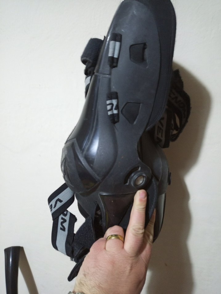 Kilitli Siyah Plastik Motosiklet Dizliği - Görsel 3