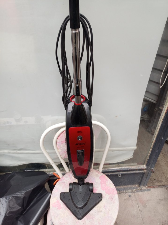 Kırmızı Renkli Elektrikli Süpürge - Görsel 5