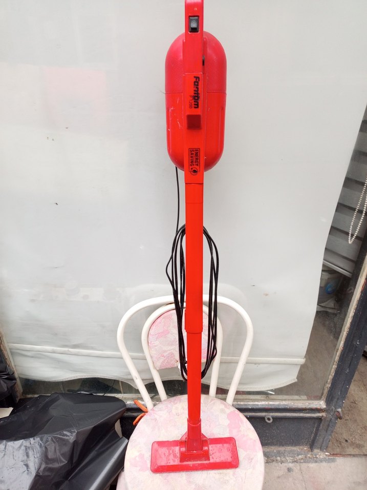 Kırmızı Renkli Elektrikli Süpürge - Görsel 2