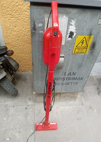 Kırmızı Renkli Pratik Elektrikli Süpürge