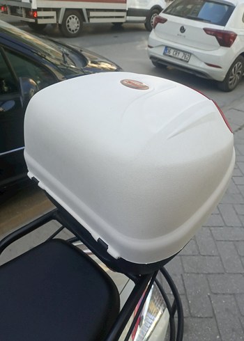 Beyaz Parlak Plastik Motosiklet Kaskı - Görsel 4