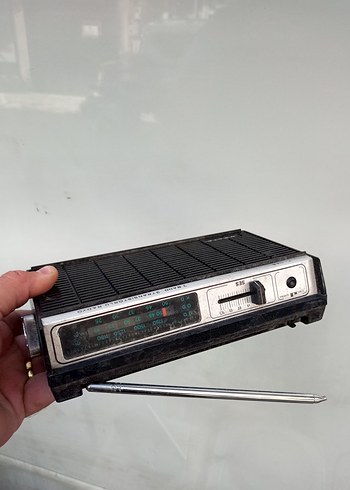 Siyah Taşınabilir Eski Radyo