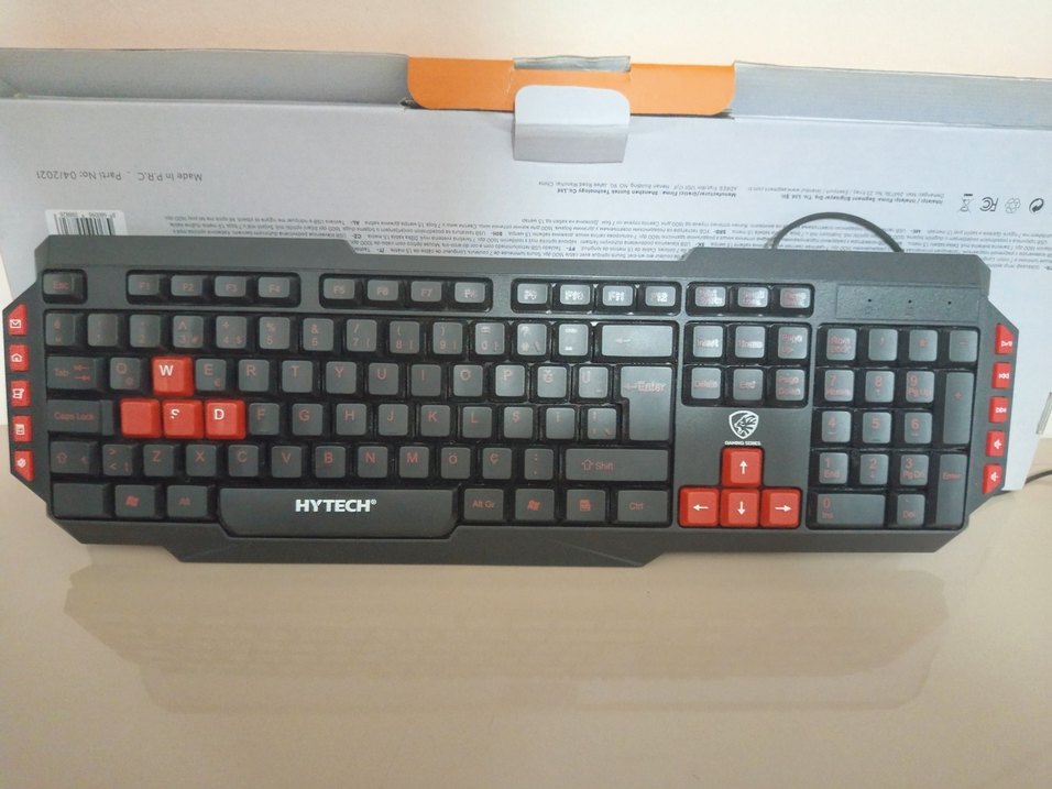 HYTECH Kırmızı Detaylı Siyah Oyun Klavyesi - Görsel 4