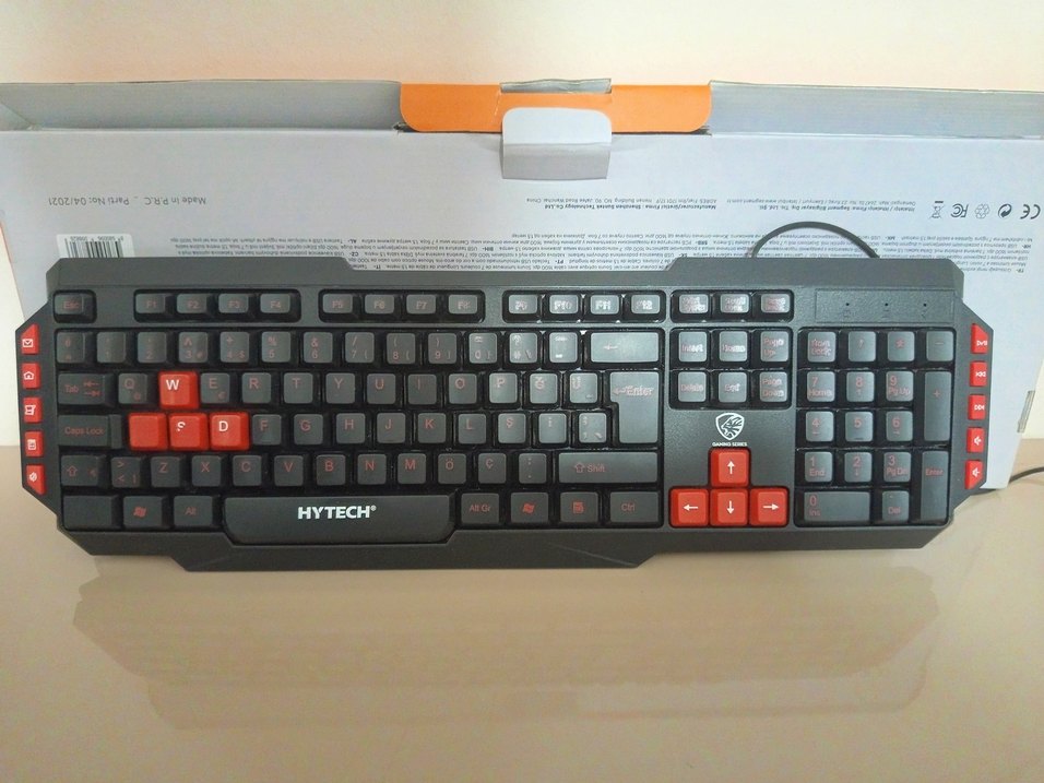 HYTECH Kırmızı Detaylı Siyah Oyun Klavyesi - Görsel 3