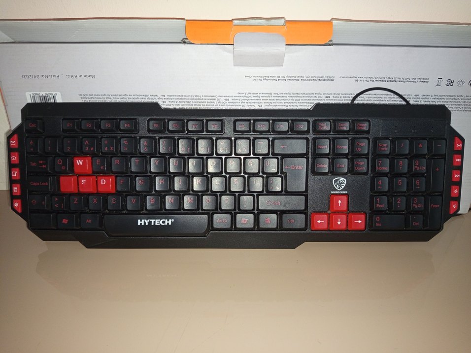 HYTECH Kırmızı Detaylı Siyah Oyun Klavyesi - Görsel 5