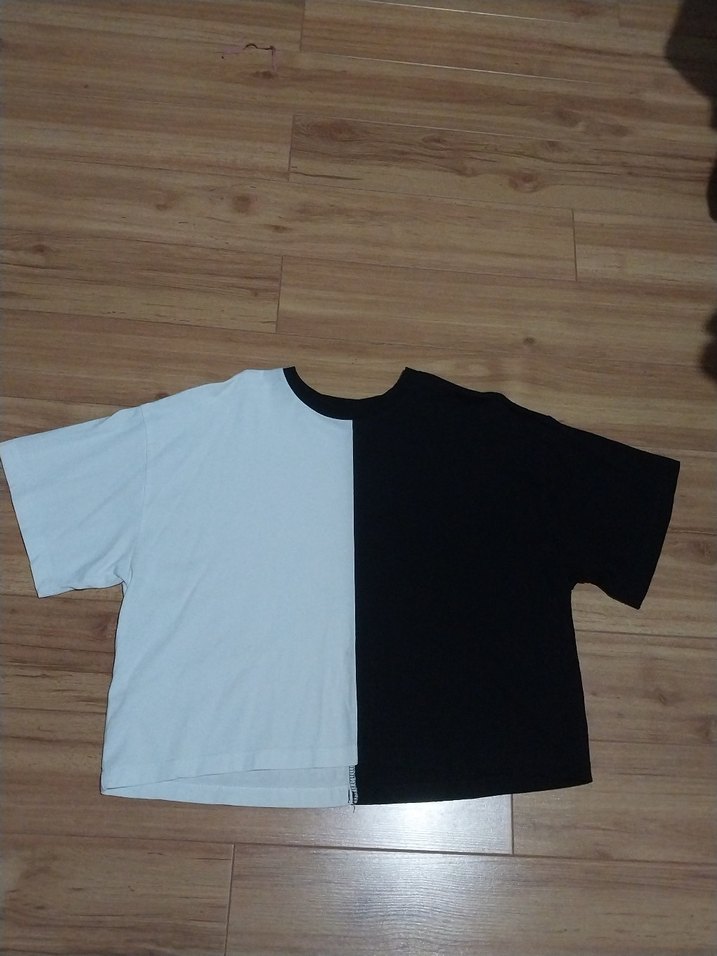 Beyaz-Siyah Yarım Oversize Tişört - Görsel 2