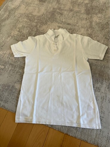 Okul yakalı t-shirt