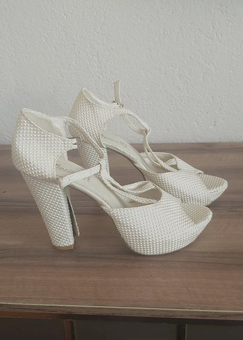 Beyaz Parlak Dolgu Topuklu Kadın Abiye Ayakkabı - Görsel 2