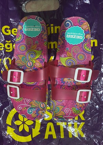 Renkli Desenli Kız Terlikleri Tokalı - Görsel 3