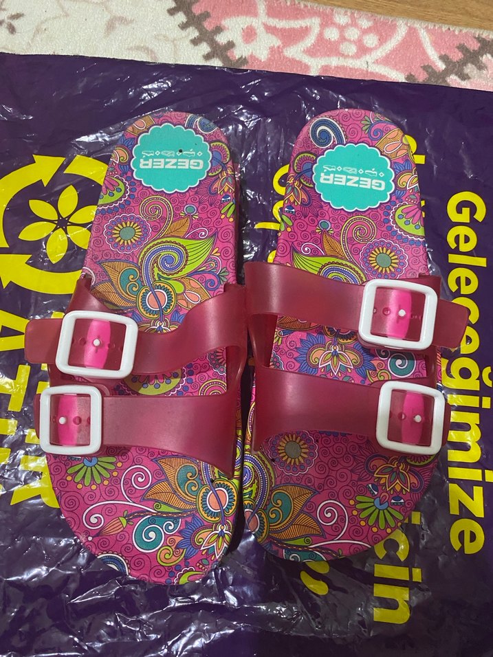 Renkli Desenli Kız Terlikleri Tokalı - Görsel 2