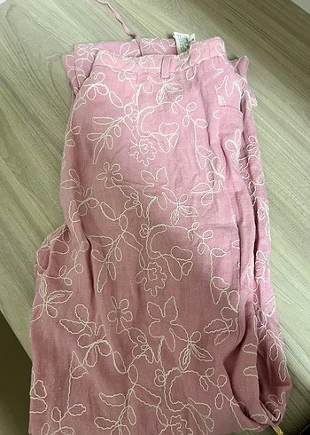 Stradivarius Stradivarius Nakışlı Pembe pantolon