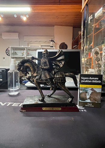 Altın Renkli Atlı Figürin - Görsel 3