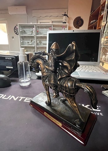 Altın Renkli Atlı Figürin - Görsel 4